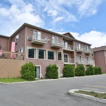 Hotel Le Versailles Saint-Sauveur-des-Monts Exterior foto
