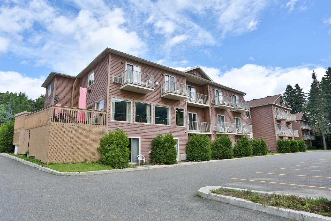 Hotel Le Versailles Saint-Sauveur-des-Monts Exterior foto